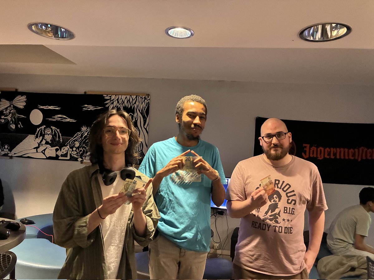 🔵Résultats Tournoi Taverne S5 #17🔵

<a href="/Grahf_ssb/">Sam (Grahf)</a> remporte sa première édition avec cash prize !

<a href="/UwU_ChanSSBU/">CDO Marcassin Marxiste</a> arrive second après une très belle loser run en ayant notamment battu Shauna et Vieuxpoulpe, qui arrive troisième !

Mention honorable à <a href="/grivieus_/">grivieus</a> qui à upset Shauna !