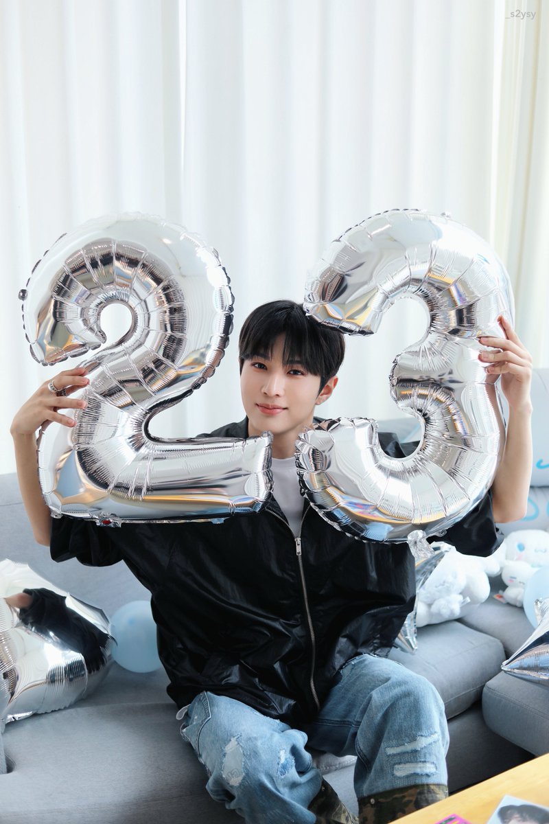 _s2ysy's tweet photo. 카페 이벤트 마감되었습니다!
방문해 주시고 승용이의 생일을 함께 축하해 주신 모든 분들께 진심으로 감사드립니다아ㅏㅏ🩵 https://t.co/r5YTTDUtO0