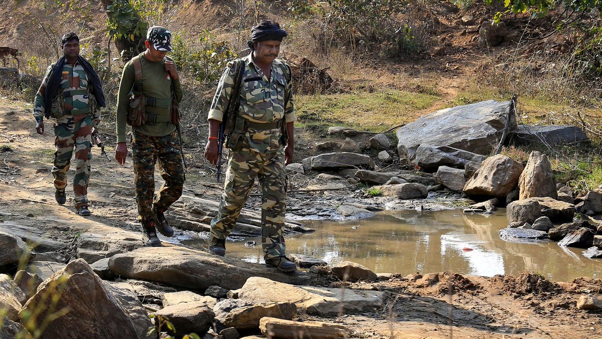english_ritam's tweet image. 8. Maoist Leader Killed in Jharkhand:

Top Maoist Manish Yadav killed, Kundan Kherwar arrested in a Jharkhand forest raid, Crackdown intensifies post CPI(M) chief’s death!

#MaoistCrackdown #JharkhandNews #ManishYadav #NaxalFight