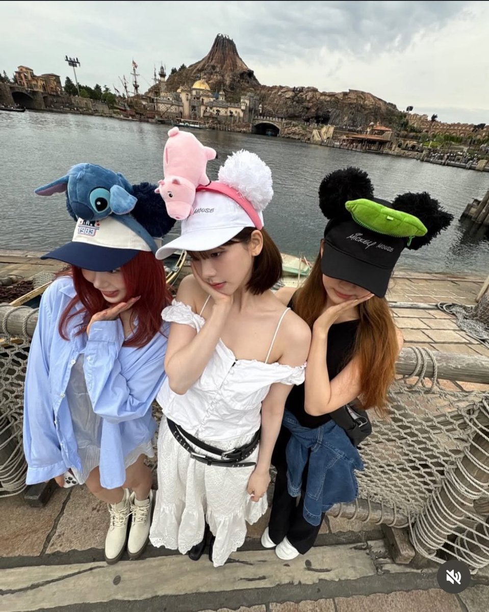 カリナ、ジゼル、ニンニンが東京ディズニーシーへ KARINA GISELLE