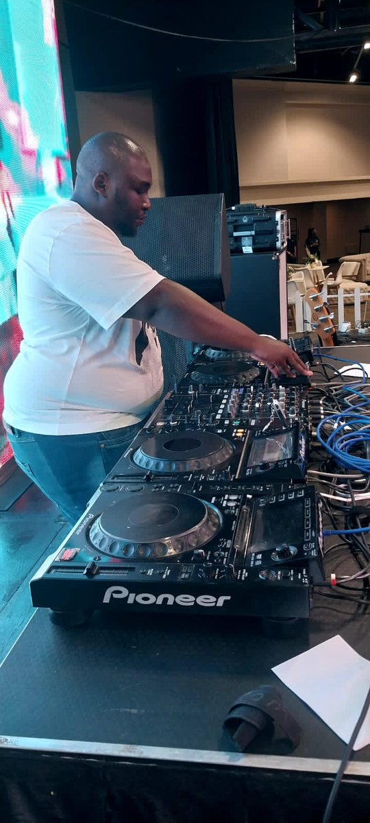 RealMosheSA's tweet photo. 🔥 AFRICA, ARE YOU READY?! 🔥

"DRUMZ OF AFRICA EP" by Moshe SA drops in 4 DAYS — and this isn’t just music…
It’s a MOVEMENT. A REVOLUTION. A CELEBRATION of who we are.

@FOLLOERS Pre-save now and claim your place in history before the first beat drops:
https://t.co/aIe7znIKoc https://t.co/0fwTRRljs6