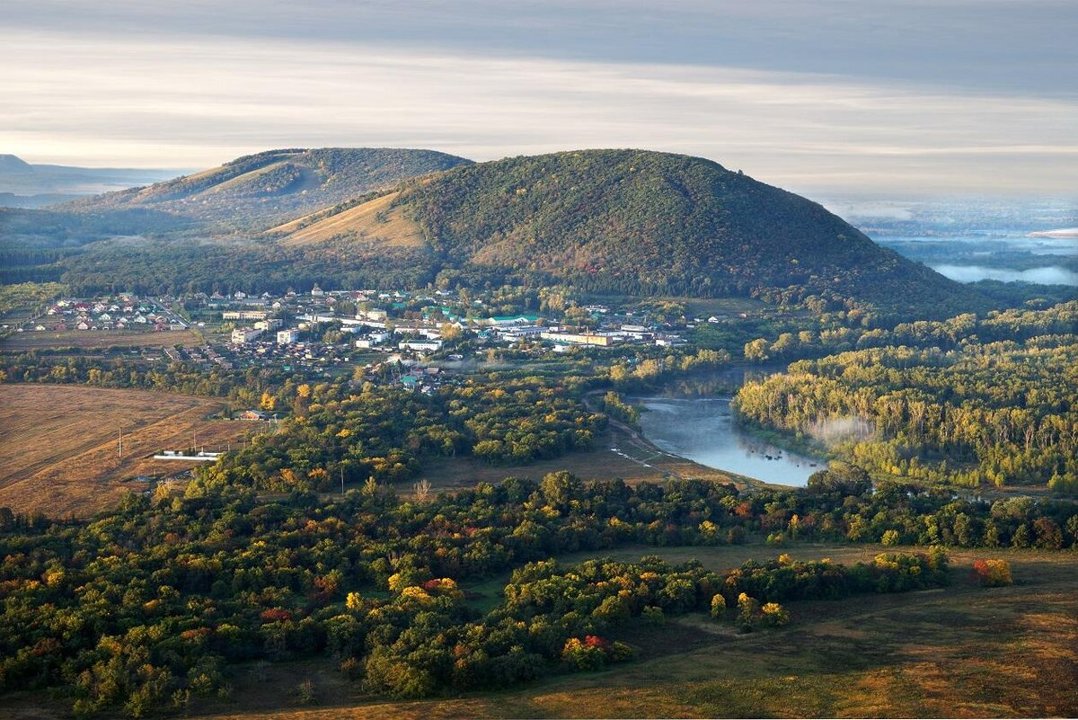hiddennations's tweet photo. A #Bashkir mountain with global meaning. Why did thousands defend Mount Kushtau?
- A sacred site for the Bashkir people, Kushtau is mentioned in the Ural-Batyr epic as a place of power and protection.
- Home to rare flora and fauna, it’s a natural monument formed over 230 million years ago.
- Beneath it lie key aquifers—essential for the region’s water security.
- It was almost destroyed by a soda company for raw material mining.
In 2020, Mount Kushtau—an ancient limestone reef in Bashkortostan, Russia—became the center of a historic indigenous-led environmental protest.
The people fought back. Peacefully. Thousands camped to shield the mountain.
Today, Kushtau is more than a hill—it’s a symbol of resistance, ecology, and indigenous dignity.