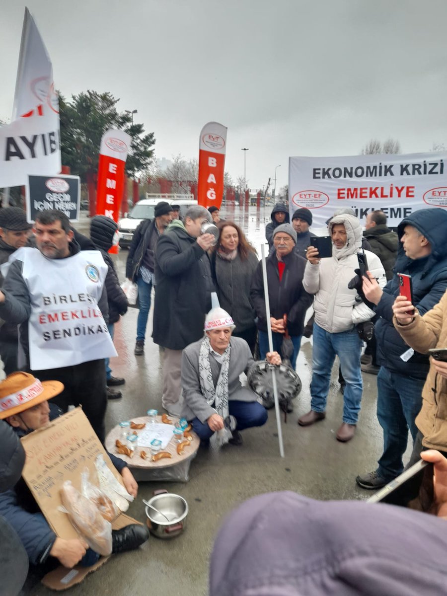 <a href="/28HARFHAMZA/">🍋💙HAMZA 💙🍋</a> Neler neler yaptık da duymak,görmek, anlamak işlerine gelmedi😔

#Emekliyiçökerttiniz
#5000KısmininHayatıçöktü