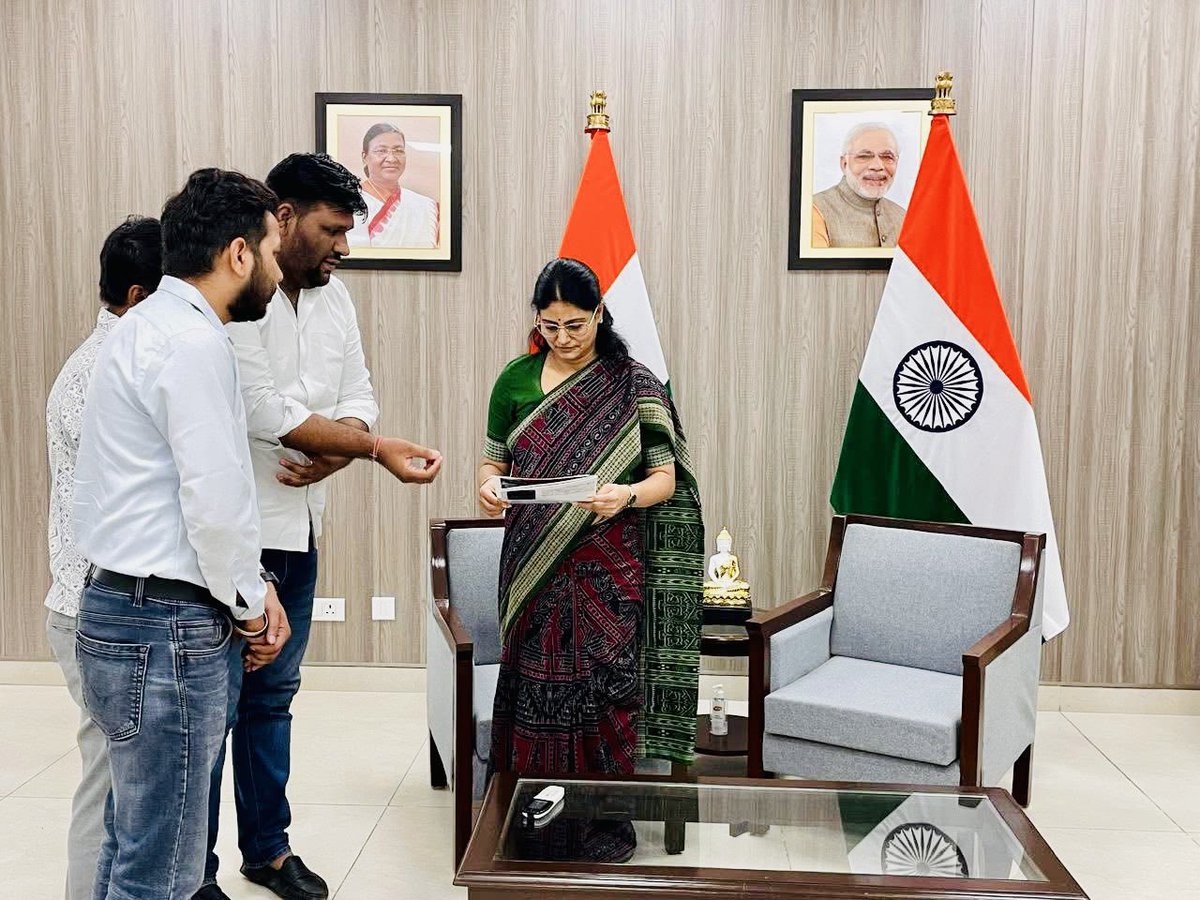 htstrust's tweet image. “आगामी कार्यक्रम की तैयारियों के लिए माननीय अनुप्रिया पटेल जी से प्रेरणादायक मुलाकात। उनके मार्गदर्शन से नए आयामों पर चर्चा हुई। 🙏✨ @AnupriyaSPatel #htst #foundationday