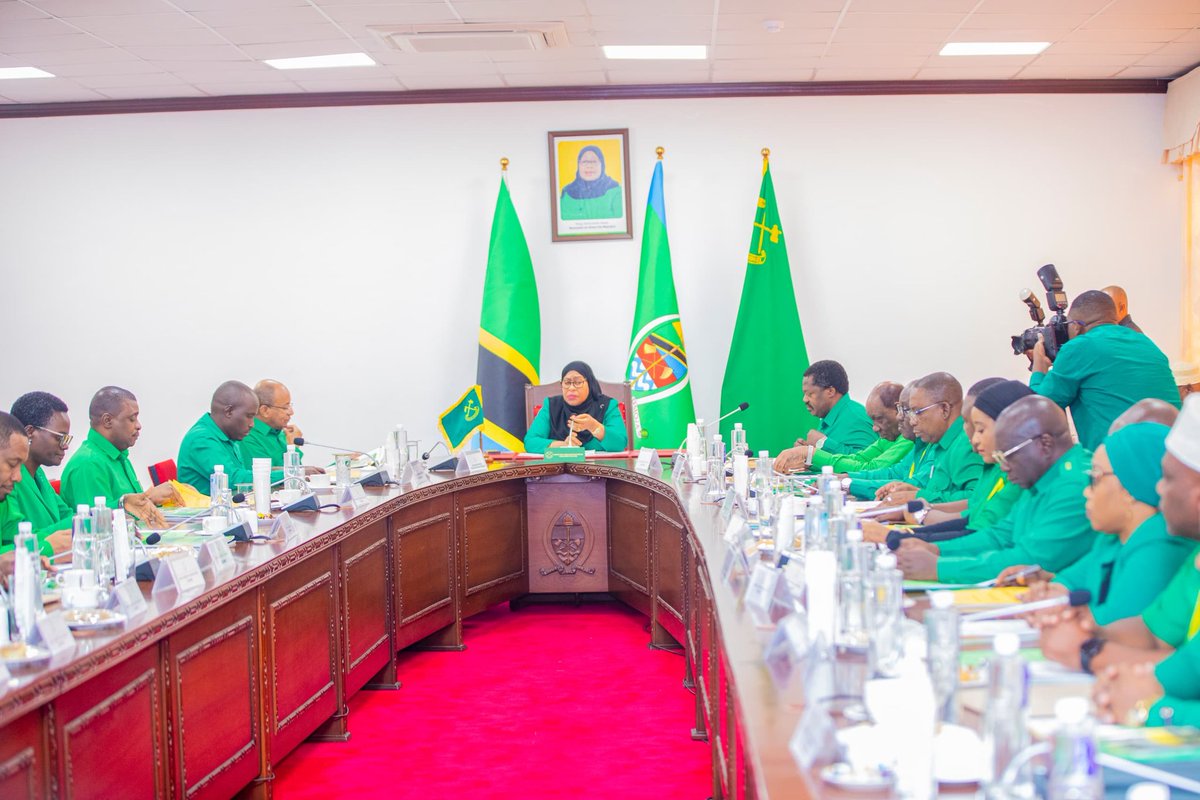 makamuwapili's tweet photo. Nimeshiriki katika Kikao cha Kamati Kuu ya Halmashauri Kuu ya CCM kilichoongozwa na Mwenyekiti wa CCM Taifa na Rais wa Jamhuri ya Muungano wa Tanzania Mhe.Dkt Samia Suluhu Hassan Ikulu ya Chamwino Jijini Dodoma.

🗓 26.05.2025 https://t.co/NJzyg63mdl