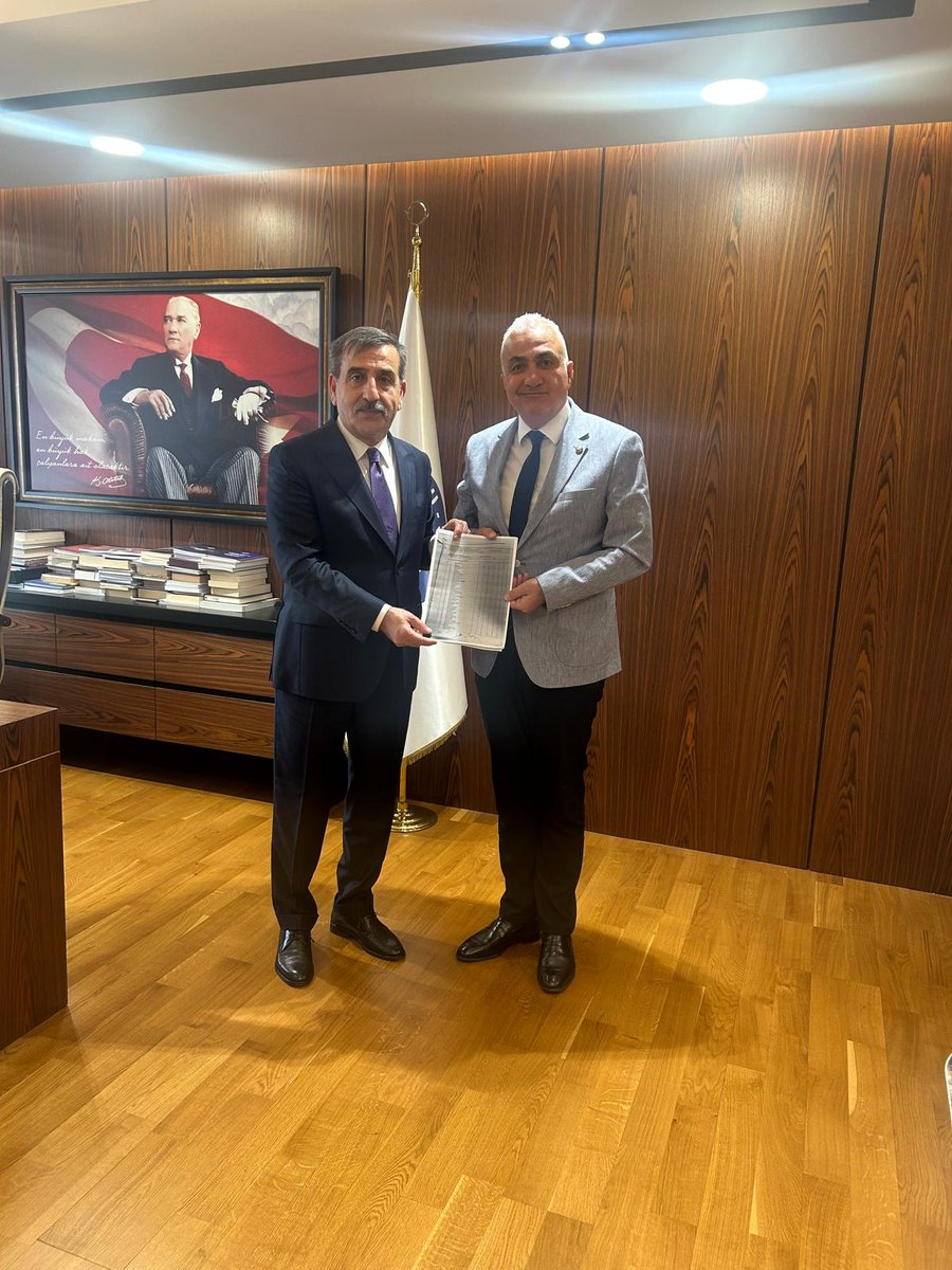 Avrupa’nın ve Türkiye’nin en büyük hastanesi Ankara Bilkent Şehir Hastanesi başta olmak üzere 6 hastanede yetkiyi alan Ankara 1 nolu şubemiz geçen yıla göre üye sayısını 577 artırarak önemli bir başarı elde etti.

Bu başarının sahipleri şube başkanımız Ahmet Gök ve şube