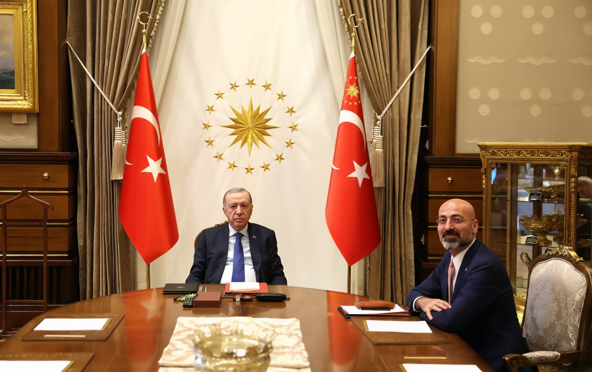 Türkiye Maarif Vakfı (@tmaarifvakfi) on Twitter photo Cumhurbaşkanımız Sayın <a href="/RTErdogan/">Recep Tayyip Erdoğan</a>, Vakıf Başkanımız <a href="/Mahmut_M_Ozdil/">Mahmut M. Özdil</a>’i Cumhurbaşkanlığı Külliyesinde kabul ettiler.
Görüşmede Sayın Cumhurbaşkanımıza, Türkiye Maarif Vakfının küresel ölçekte yürüttüğü eğitim faaliyetleri hakkında güncel gelişmeler aktarıldı.
Sayın Cumhurbaşkanımız Sayın <a href="/RTErdogan/">Recep Tayyip Erdoğan</a>, Vakıf Başkanımız <a href="/Mahmut_M_Ozdil/">Mahmut M. Özdil</a>’i Cumhurbaşkanlığı Külliyesinde kabul ettiler.
Görüşmede Sayın Cumhurbaşkanımıza, Türkiye Maarif Vakfının küresel ölçekte yürüttüğü eğitim faaliyetleri hakkında güncel gelişmeler aktarıldı.
Sayın