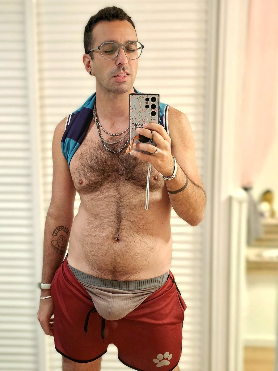 ItsRedPup's tweet image. Que tengais una buenisima mañana y un buen calenton de tarde! 🤭🤭🤭🤭