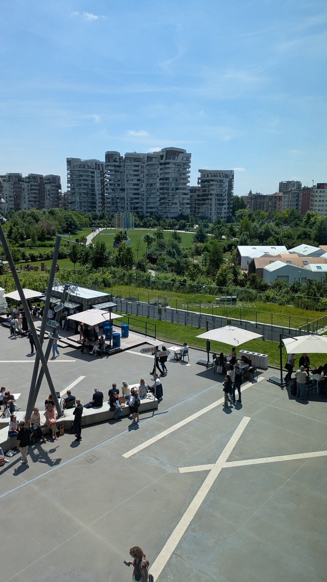 Don’t forget to upload your slides to the system!
You’ll get a QR code instantly, and the whole process is super seamless, done in under 5 minutes. Bonus: you get to enjoy the view while you wait. #ESHG2025