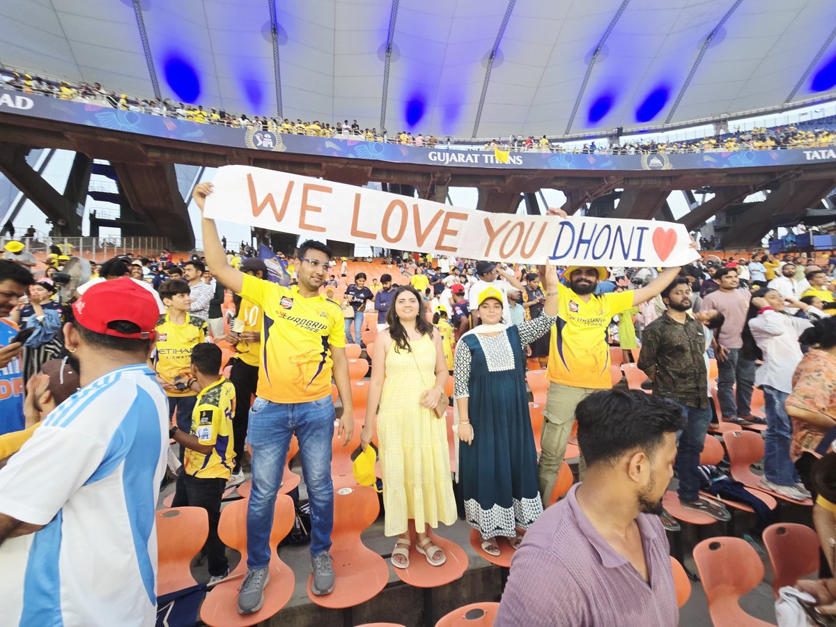 ChaplotJigar's tweet photo. @ChennaiIPL We were also there from Mumbai to witness this win ❤️ https://t.co/tPLSIpYx6O