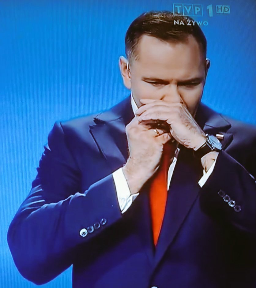 Prezydentem mojej pięknej ojczyzny może zostać facet <a href="/NawrockiKn/">Karol Nawrocki</a> , który:
-zwoził dziwki do hotelu
-wyłudził mieszkanie od seniora
-klęczał przed Mentzenem, siedząc
-napierdalał się w ustawkach w towarzystwie 140 bandziorów
-uzależnił się od używek

Serio ???
Ludzie, litości.