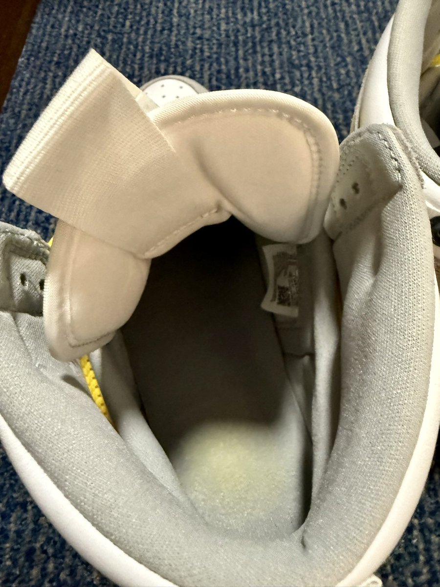 Last day of the con and been on my feet constantly, who’s taking on micro insole duty for me? 😎