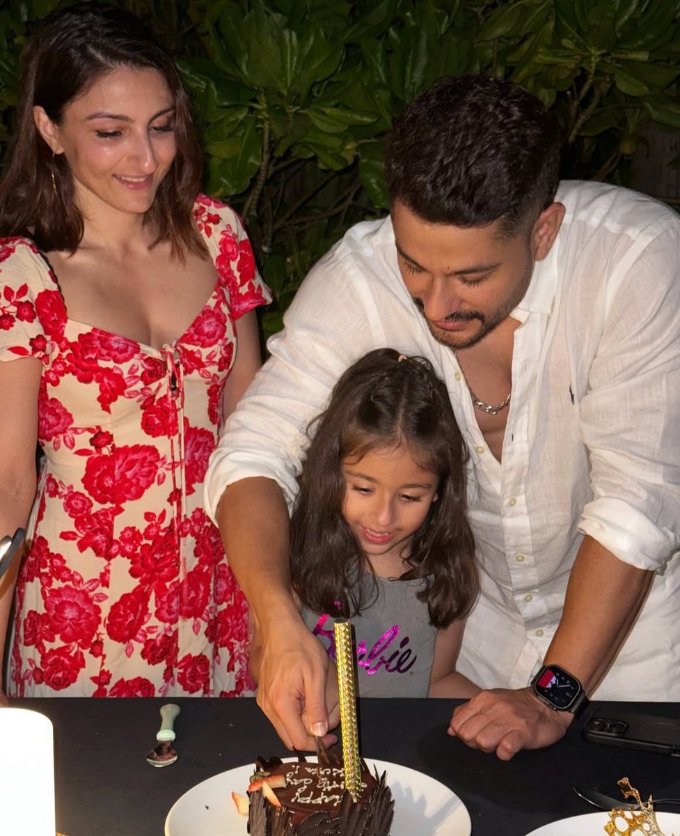 PuneTimesOnline's tweet photo. Glimpses from #KunalKemmu’s birthday celebration with #SohaAliKhan &amp; #Inaaya

#bollywood #SohaKunal https://t.co/JRHWQyzZML