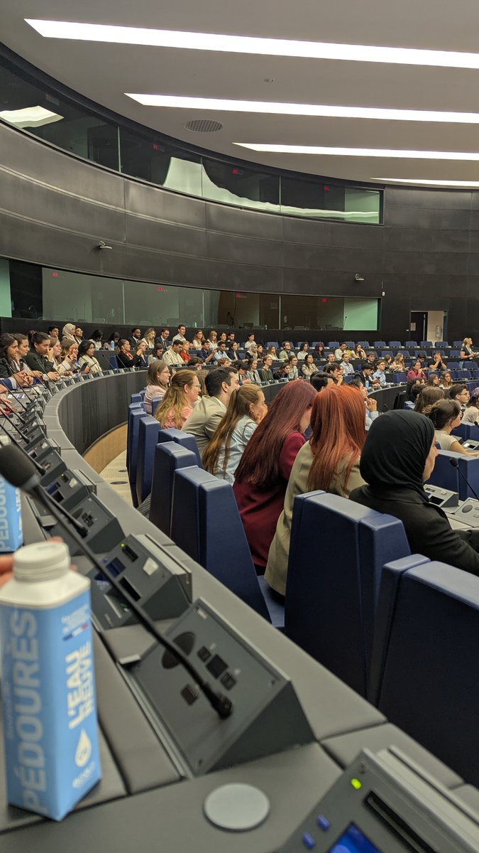 Arqus Alliance (@arqusalliance) on Twitter photo Today, 6 #ArqusStudents are in Strasbourg for #ESA2025 at the <a href="/Europarl_EN/">European Parliament</a>!
From 26–28 May, 250+ students from different #EuropeanUniversityAlliances will discuss key topics such as mental health, AI and democracy, climate policies and more.
More info: arqus-alliance.eu/news/arqus-stu… Today, 6 #ArqusStudents are in Strasbourg for #ESA2025 at the <a href="/Europarl_EN/">European Parliament</a>!
From 26–28 May, 250+ students from different #EuropeanUniversityAlliances will discuss key topics such as mental health, AI and democracy, climate policies and more.
More info: arqus-alliance.eu/news/arqus-stu…