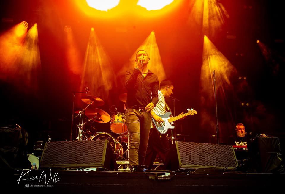 kevin wells (@bigwhopperkevin) on Twitter photo Shed Seven at Bramall Lane Sheffield 25.5.25 <a href="/shedseven/">Shed Seven</a> <a href="/Ricktw1tter/">Rick Witter</a> special guests to <a href="/PaulHeatonSolo/">Paul Heaton</a> <a href="/SheffieldUnited/">Sheffield United</a> #shedseven #rickwitter #paulbanks #Tomgladwin #Sheffield #SheffieldUnited #livemusic #livemusicphotography Shed Seven at Bramall Lane Sheffield 25.5.25 <a href="/shedseven/">Shed Seven</a> <a href="/Ricktw1tter/">Rick Witter</a> special guests to <a href="/PaulHeatonSolo/">Paul Heaton</a> <a href="/SheffieldUnited/">Sheffield United</a> #shedseven #rickwitter #paulbanks #Tomgladwin #Sheffield #SheffieldUnited #livemusic #livemusicphotography