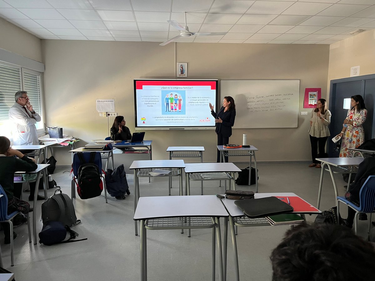 adefammadrid's tweet photo. @evambelinchon compartió con los estudiantes su experiencia personal y profesional y la historia de su empresa familiar, animándoles a explorar su vocación y a apostar por lo que les apasione, sin miedo a emprender en sus futuros proyectos.

#empresafamiliarenlasaulas #adefam https://t.co/i7VtqCHCr1