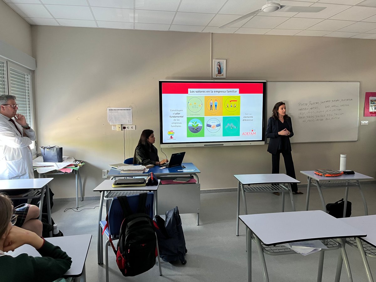 adefammadrid's tweet photo. @evambelinchon compartió con los estudiantes su experiencia personal y profesional y la historia de su empresa familiar, animándoles a explorar su vocación y a apostar por lo que les apasione, sin miedo a emprender en sus futuros proyectos.

#empresafamiliarenlasaulas #adefam https://t.co/i7VtqCHCr1
