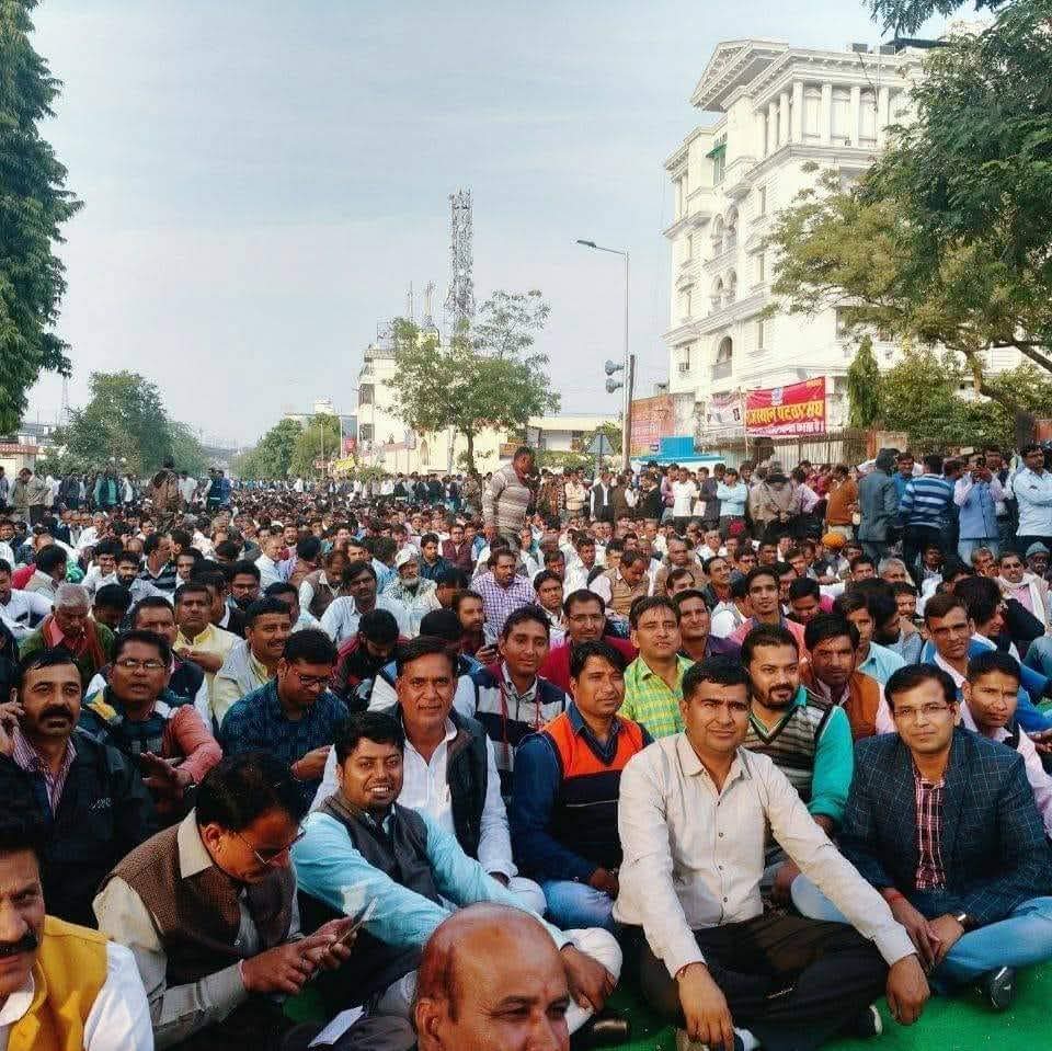 जय रेसला 
एक साथ 5000+4000 कुल 9000 व्याख्याता साथी प्राचार्य पद पर पदोन्नत।