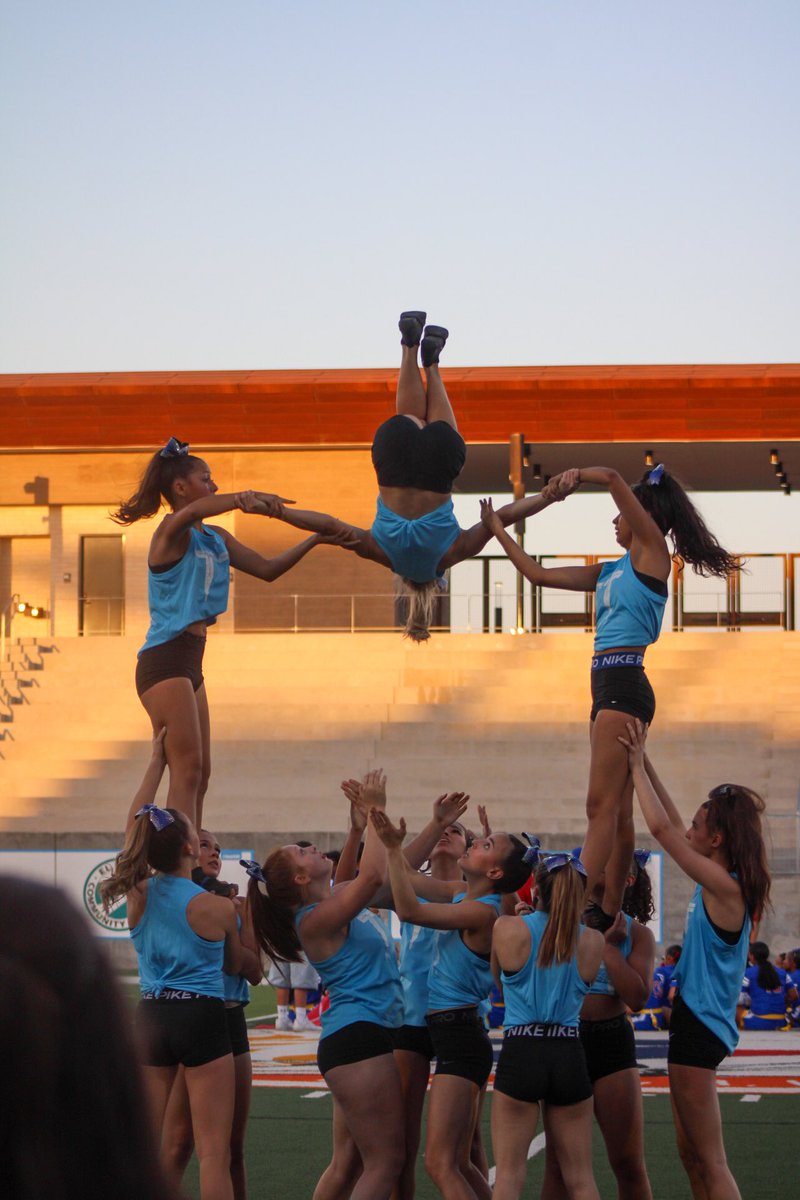 BreaMartinez08's tweet photo. A few action shots from the NFL Flag Football Championship game. Half time performance @Prep1USA @Prep1Athletes @Prep1Media
#prep1famous #cheerleader #varsitycheerleader #iamaprep1athlete #prep1usa #cheerismysport #hardwork #allstarcheerleader #athletes
#prep1 https://t.co/05HsGGFqeL
