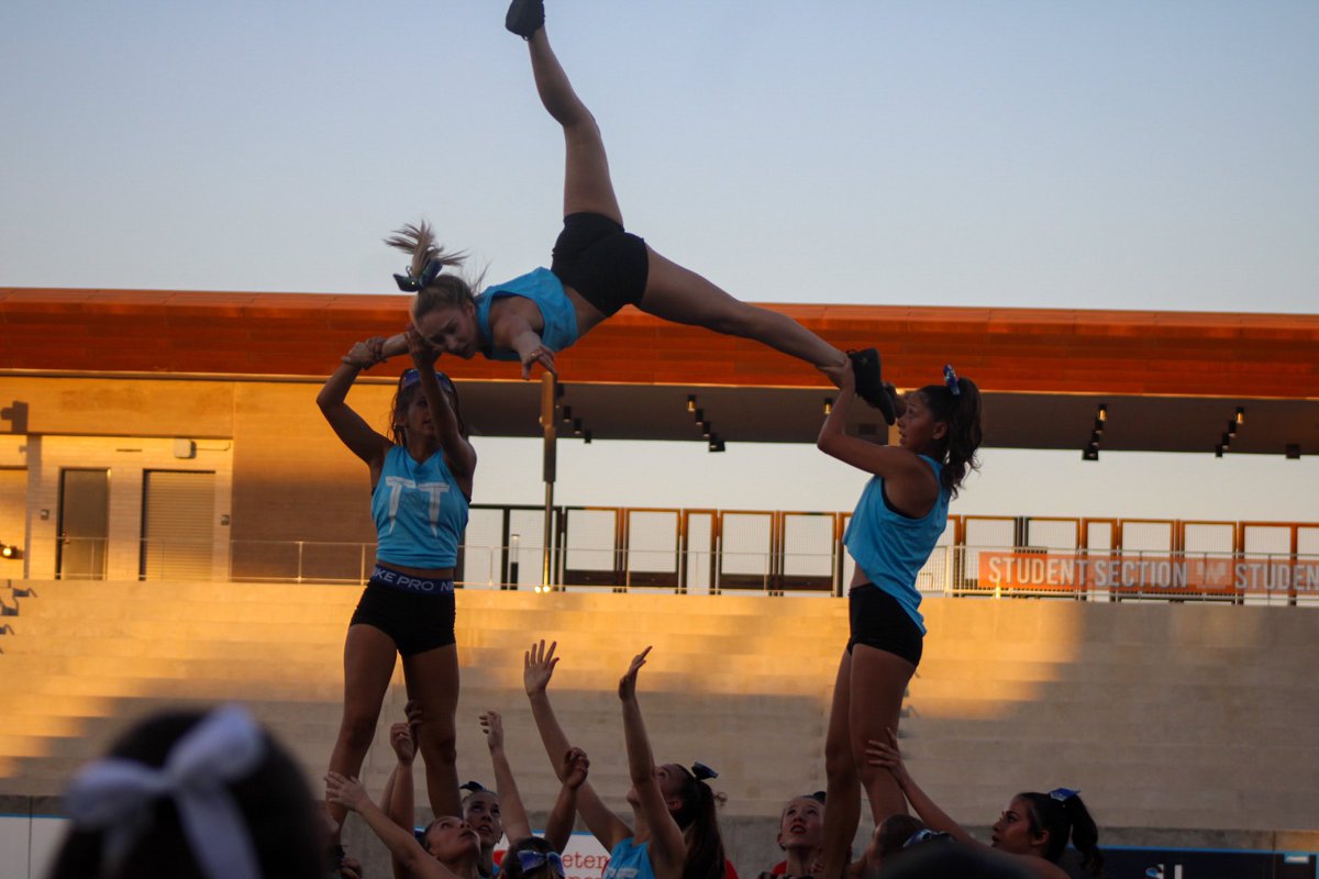 BreaMartinez08's tweet photo. A few action shots from the NFL Flag Football Championship game. Half time performance @Prep1USA @Prep1Athletes @Prep1Media
#prep1famous #cheerleader #varsitycheerleader #iamaprep1athlete #prep1usa #cheerismysport #hardwork #allstarcheerleader #athletes
#prep1 https://t.co/05HsGGFqeL