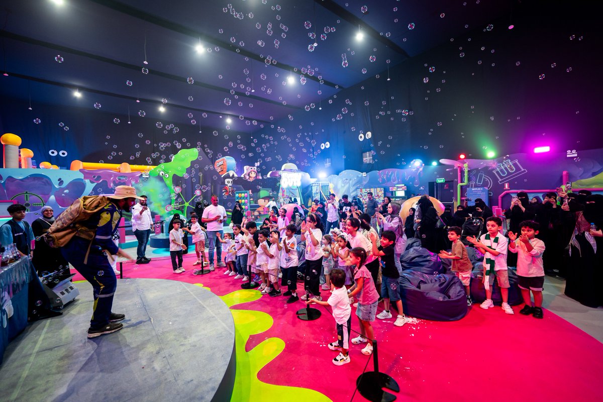 تشرفنا باستقبال ذوي شهداء الواجب من منسوبي وزارة الدفاع في ⁧#سيتي_ووك 

يوم جميل وممتع قضيناه بصحبتهم بين الألعاب والتجارب المختلفة 🎢🎇

#موسم_جدة 
#جدة_غير