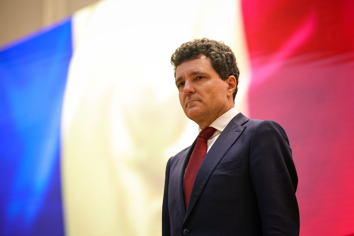 Dan Barna (@danbarnausr) on Twitter photo <a href="/NicusorDanRO/">Nicușor Dan</a> has officially taken office as President of Romania, after being sworn in by Parliament.
🇷🇴 A new chapter in our country's history begins—towards unity, towards Europe 🇪🇺, towards stability and democracy. <a href="/NicusorDanRO/">Nicușor Dan</a> has officially taken office as President of Romania, after being sworn in by Parliament.
🇷🇴 A new chapter in our country's history begins—towards unity, towards Europe 🇪🇺, towards stability and democracy.