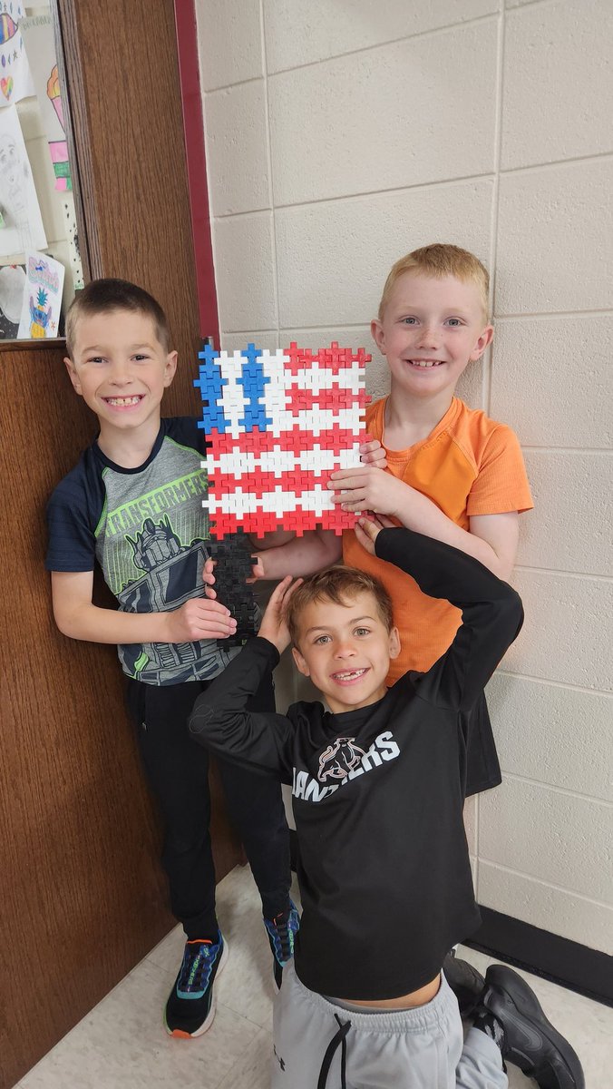EbertSebert's tweet photo. Remembering our nation's heroes. Happy Memorial Day from Reedsville Elementary STEM. #reedsvillesd https://t.co/R5Omxt8uKy