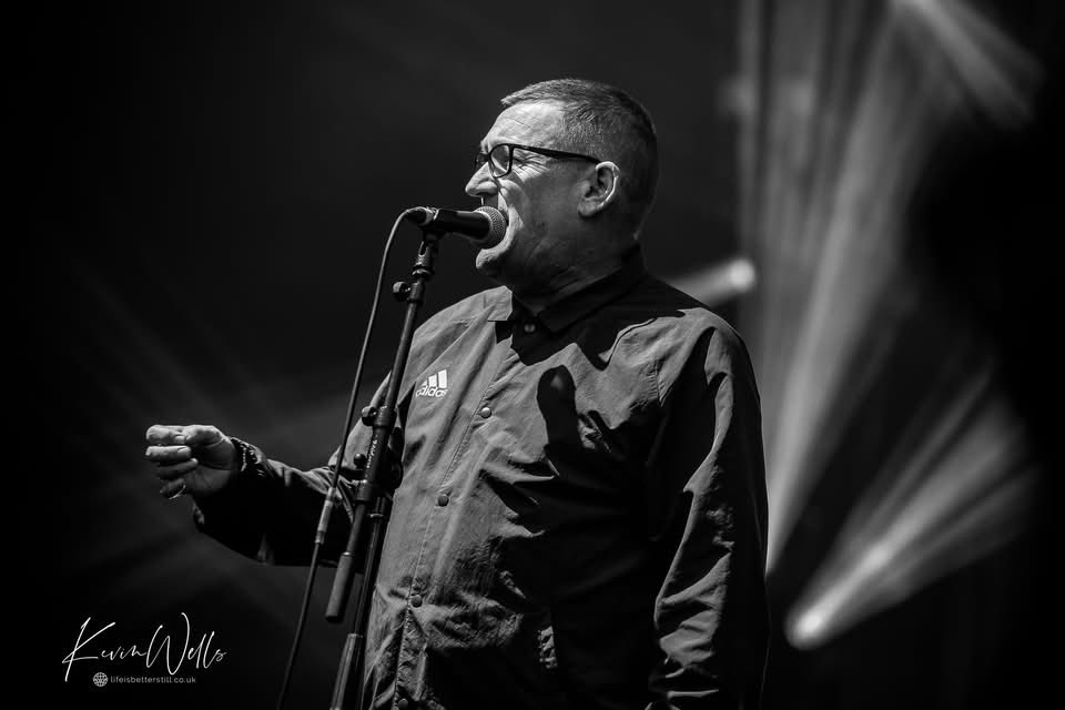 kevin wells (@bigwhopperkevin) on Twitter photo Paul Heaton at Bramall Lane Sheffield 25.5.25 <a href="/PaulHeatonSolo/">Paul Heaton</a> <a href="/riannedowney_/">Rianne Downey</a> <a href="/SheffieldUnited/">Sheffield United</a> #paulheaton #riannedowney #Sheffield #livemusic #livemusicphotography #heatongrad #bramalllanesheffield #housemartins #beautifulsouth Paul Heaton at Bramall Lane Sheffield 25.5.25 <a href="/PaulHeatonSolo/">Paul Heaton</a> <a href="/riannedowney_/">Rianne Downey</a> <a href="/SheffieldUnited/">Sheffield United</a> #paulheaton #riannedowney #Sheffield #livemusic #livemusicphotography #heatongrad #bramalllanesheffield #housemartins #beautifulsouth