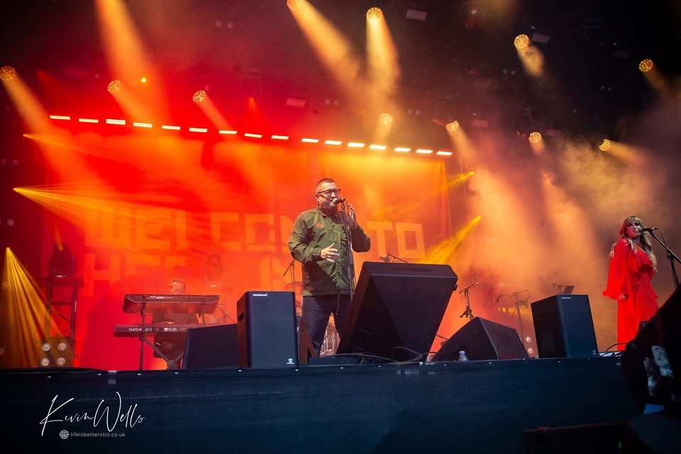 kevin wells (@bigwhopperkevin) on Twitter photo Paul Heaton at Bramall Lane Sheffield 25.5.25 <a href="/PaulHeatonSolo/">Paul Heaton</a> <a href="/riannedowney_/">Rianne Downey</a> <a href="/SheffieldUnited/">Sheffield United</a> #paulheaton #riannedowney #Sheffield #livemusic #livemusicphotography #heatongrad #bramalllanesheffield #housemartins #beautifulsouth Paul Heaton at Bramall Lane Sheffield 25.5.25 <a href="/PaulHeatonSolo/">Paul Heaton</a> <a href="/riannedowney_/">Rianne Downey</a> <a href="/SheffieldUnited/">Sheffield United</a> #paulheaton #riannedowney #Sheffield #livemusic #livemusicphotography #heatongrad #bramalllanesheffield #housemartins #beautifulsouth