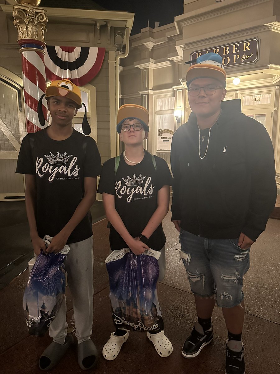 CTChorale's tweet image. Day 1 of Disney was so much fun! They even put some CTC members on the mic for some entertainment during the flight! Here’s to our day of a performance workshop and Hollywood Studios!