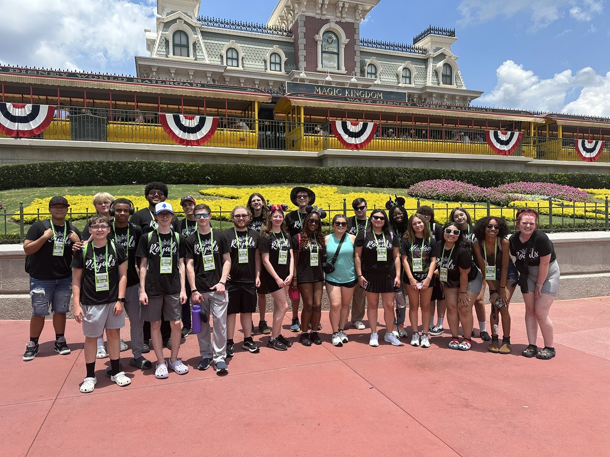 CTChorale's tweet image. Day 1 of Disney was so much fun! They even put some CTC members on the mic for some entertainment during the flight! Here’s to our day of a performance workshop and Hollywood Studios!