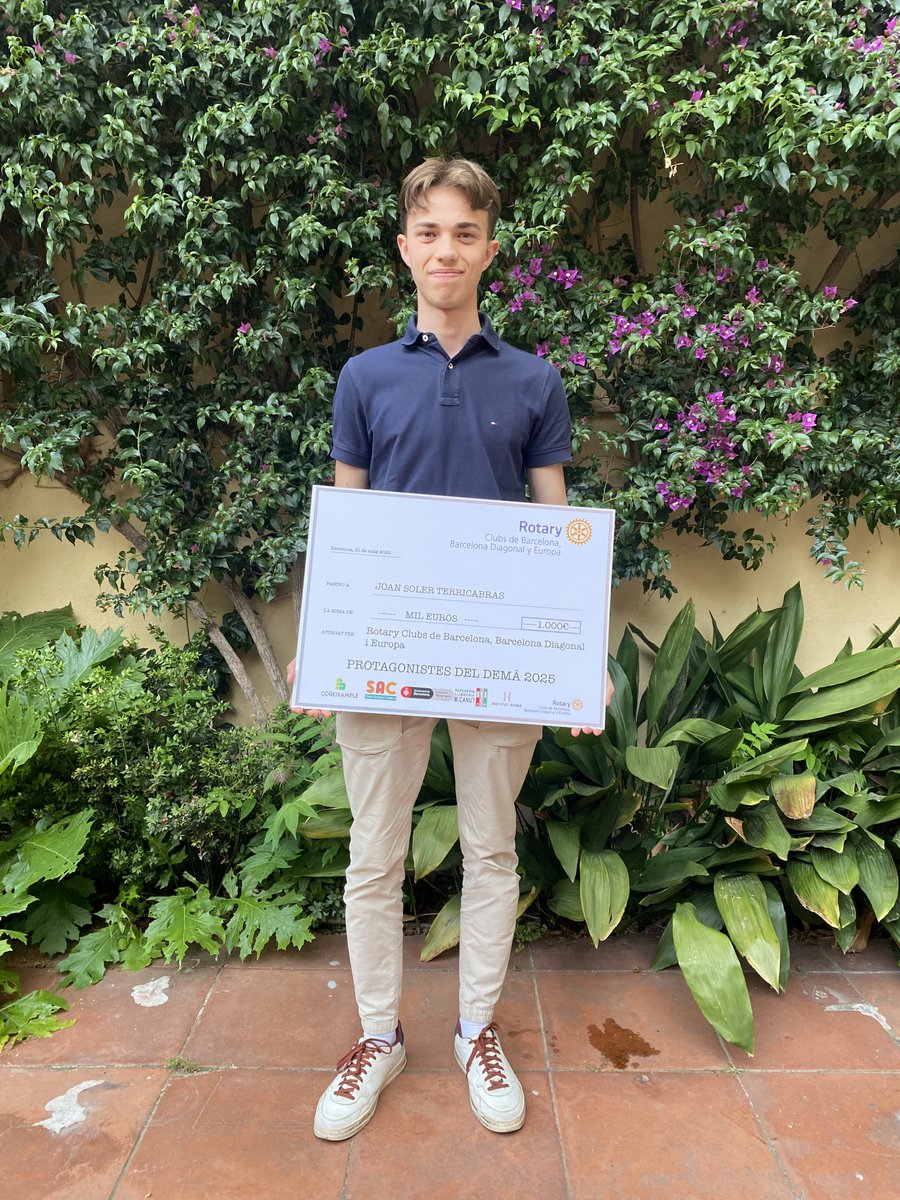 JesuitesEdu's tweet photo. 🎉 Felicitem en Joan Soler de #JECasp per guanyar el Premi "Protagonistes del Demà 2025" de @BarcelonaRotary de Diagonal! 🏆 Un reconeixement al seu expedient acadèmic i els seus valors i lideratge en activitats #solidàries. Continua brillant! ✨ https://t.co/o153fq9uWg