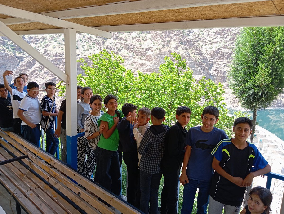 Kaymakamımız Sayın <a href="/gokhan_dolas/">Gökhan DOLAŞ</a>'ın okul ziyaretleri kapsamında öğrencilere vermiş olduğu Karakaya Barajı tanıtım gezisi BİST Yatılı Bölge Ortaokulu öğrencileri tarafından gerçekleştirildi.
<a href="/Diyarbakirmem/">Diyarbakır İl Millî Eğitim Müdürlüğü</a>
<a href="/Murat4Kucukali/">Murat Küçükali</a>
<a href="/cunguskymkmlk/">Çüngüş Kaymakamlığı</a> 
<a href="/CevatBaran9/">Cevat Baran</a>