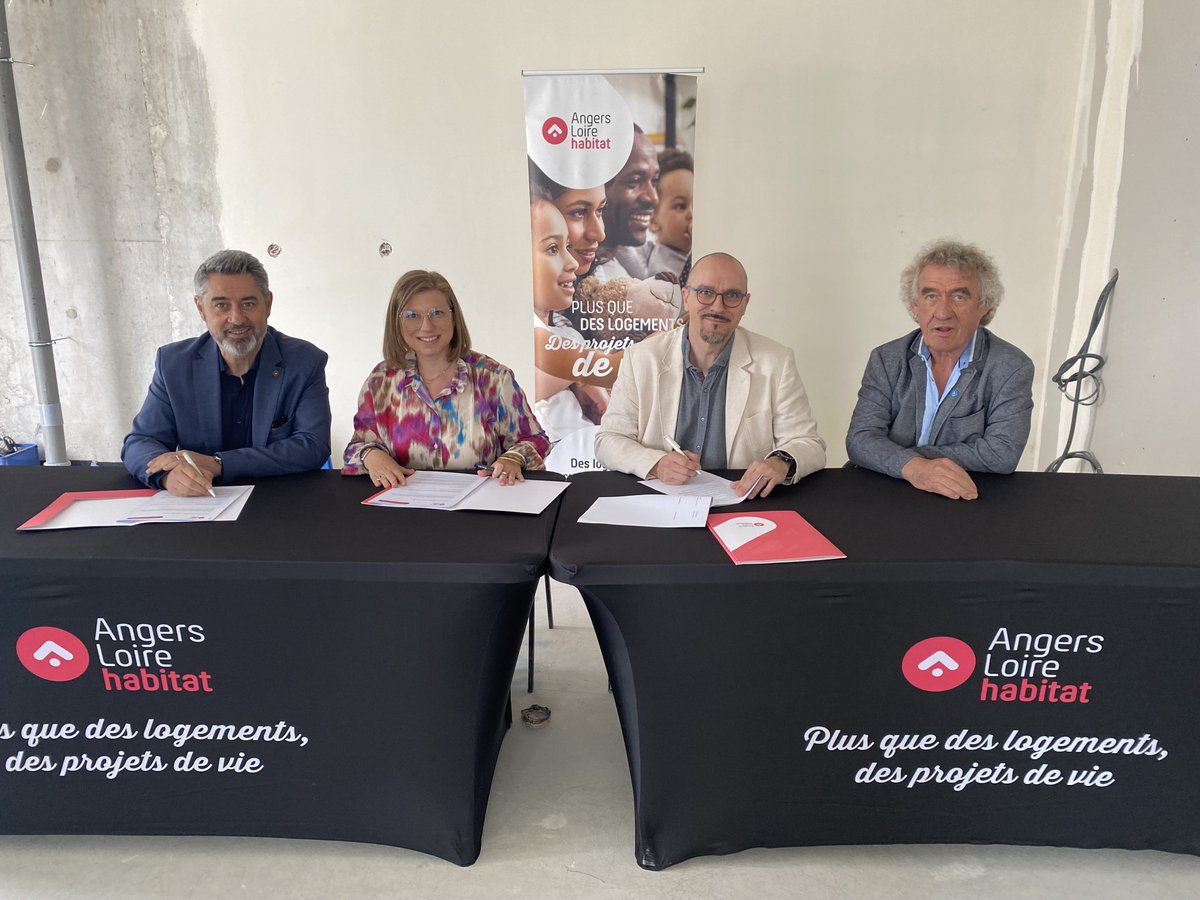 Angers Loire habitat (@alh_49) on Twitter photo Signature aujourd'hui <a href="/JBehre_Robinson/">Jeanne BehreRobinson</a> avec l'association Familles Solidaires Pays de la Loire d'une convention de location de 6 logements dédiés à des personnes malades d’Alzheimer ou apparentées dans le cadre du projet ODISSEA <a href="/Angers/">Ville d'Angers</a> #logementsinclusifs #logementspourtous Signature aujourd'hui <a href="/JBehre_Robinson/">Jeanne BehreRobinson</a> avec l'association Familles Solidaires Pays de la Loire d'une convention de location de 6 logements dédiés à des personnes malades d’Alzheimer ou apparentées dans le cadre du projet ODISSEA <a href="/Angers/">Ville d'Angers</a> #logementsinclusifs #logementspourtous
