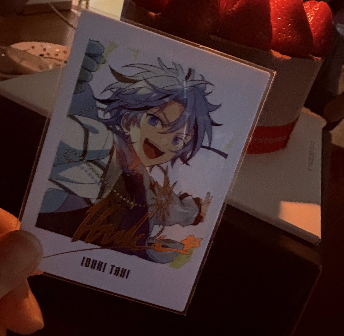 아빠 생일케잌에 이부키 찍는다고 혼남 
근데 귀여운 걸 어째요