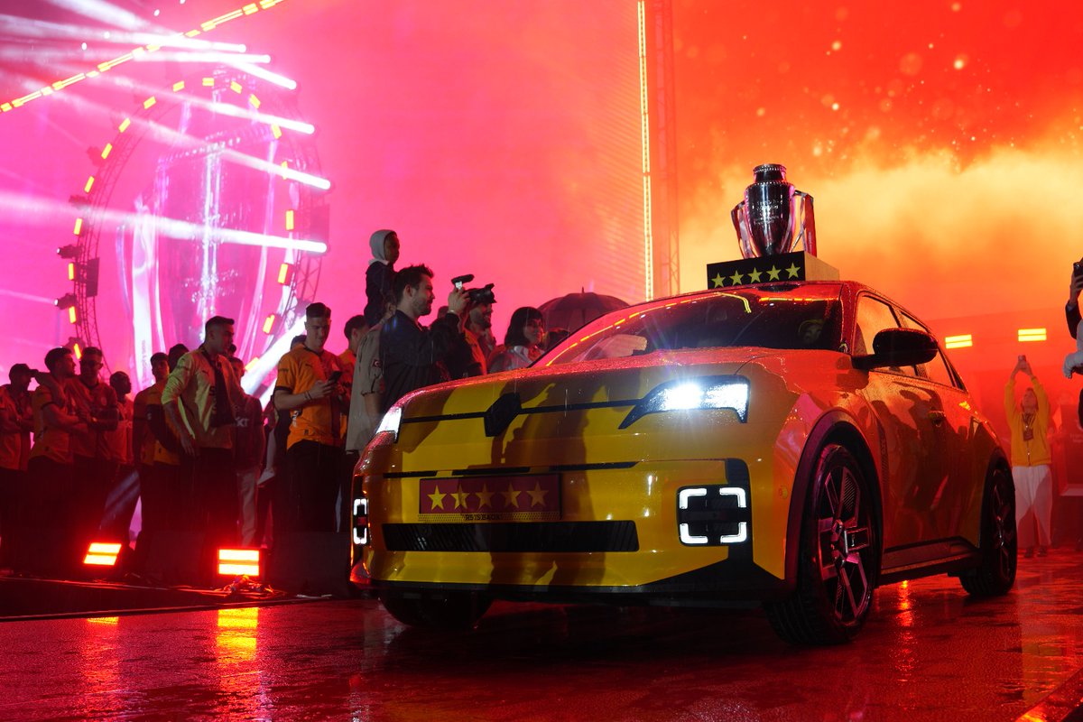 Renault 5 ne uğurlu geldi be kupa onun üstünde geldi 5. yıldız tamam. İnşallah 6.yıldız da renault 6 ile gelir Renault5 GS5