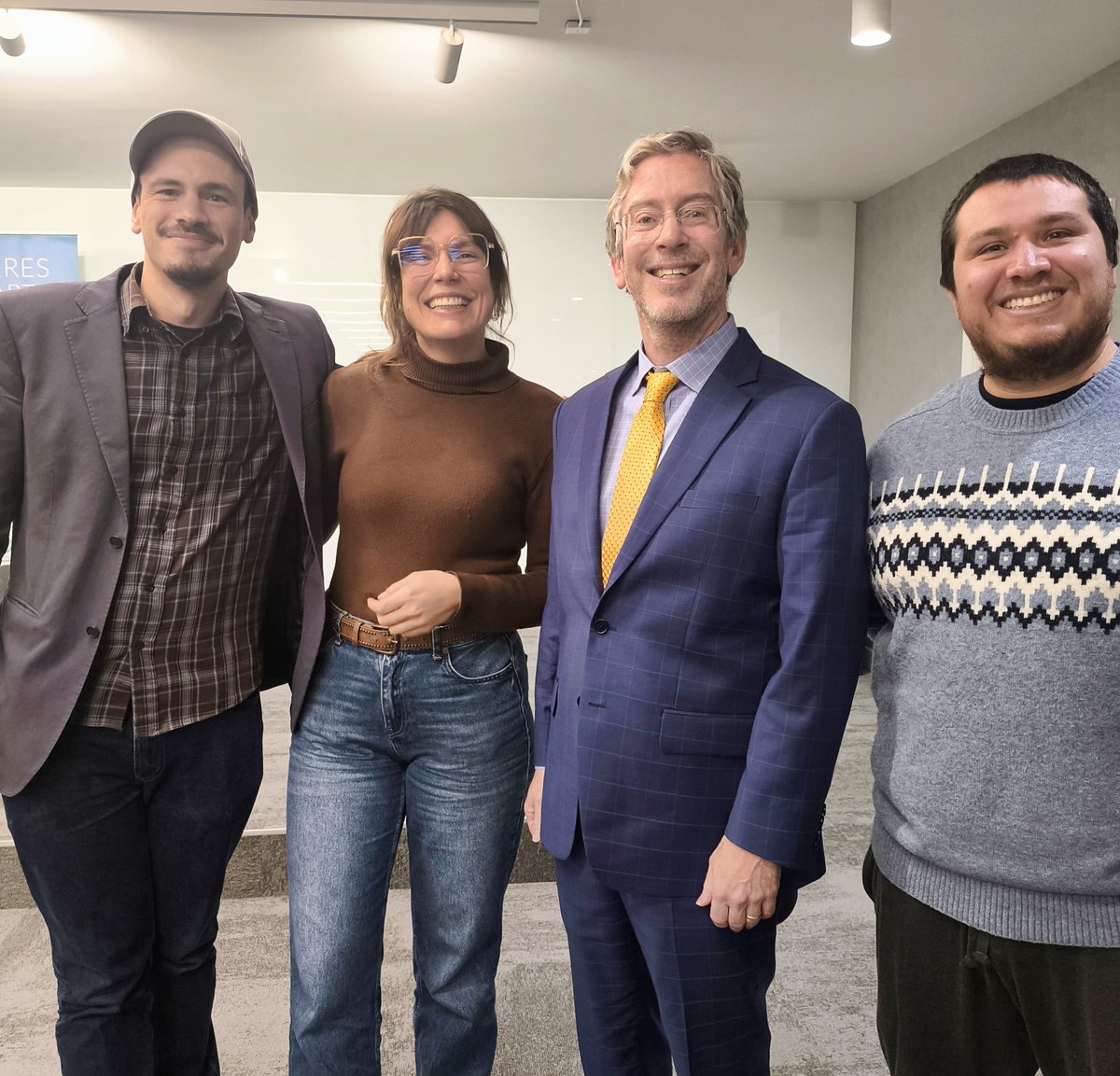 Adorable fotografía tomada con LaCristy <a href="/CrisSF777/">La Christy - Liberalistico</a>, Bryan Caplan <a href="/bryan_caplan/">Bryan Caplan</a>, y Coco, el 18 de Marzo, en el Instituto Juan de Mariana <a href="/juandemariana/">Instituto Juan de Mariana</a>

Adorable picture taken with these incredible people!
