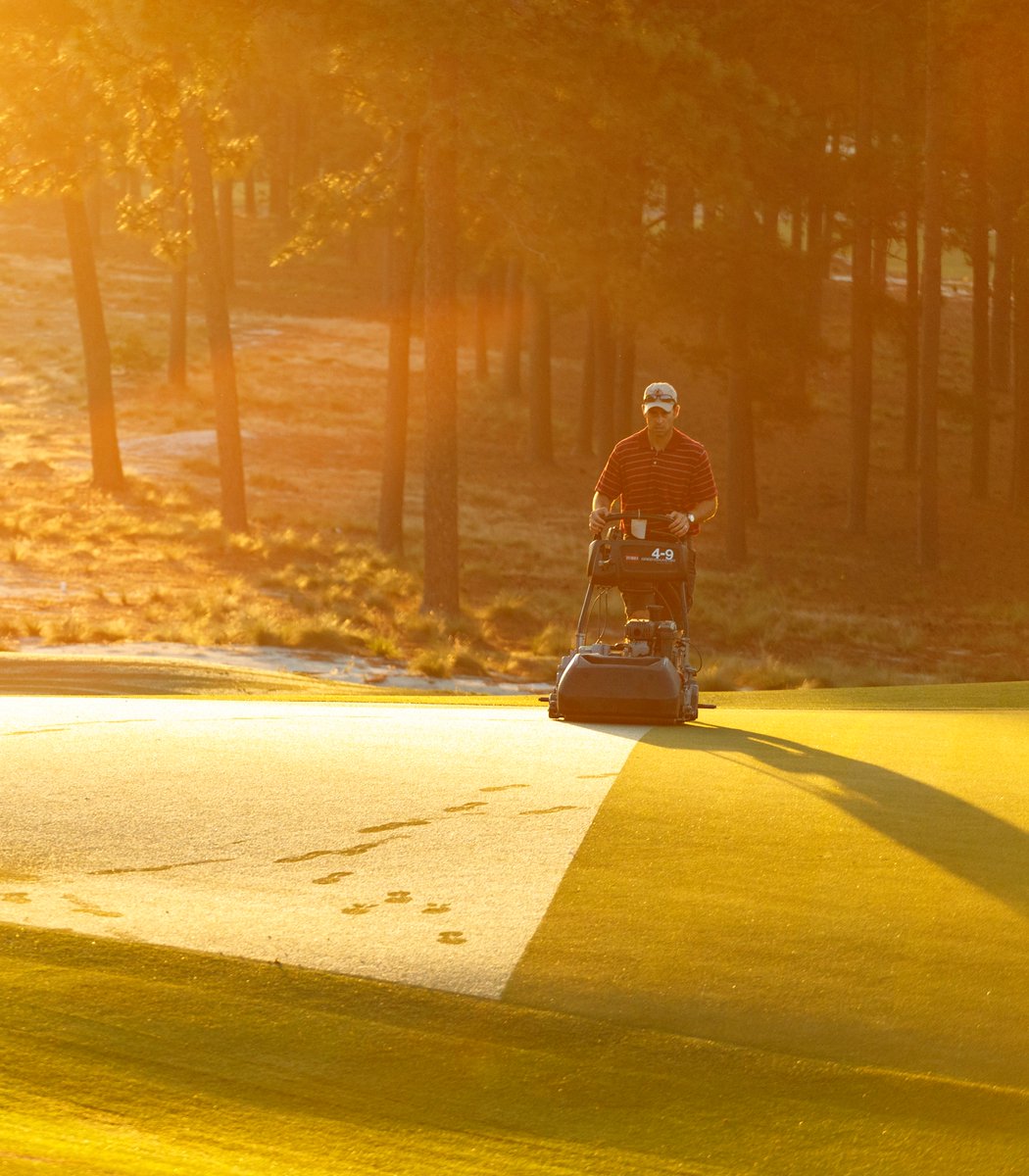 USGAGrnSection's tweet photo. Thanks to all the people who were up early getting courses ready for a big day of golf! #MemorialDay2025 https://t.co/aMn8RaXMgc