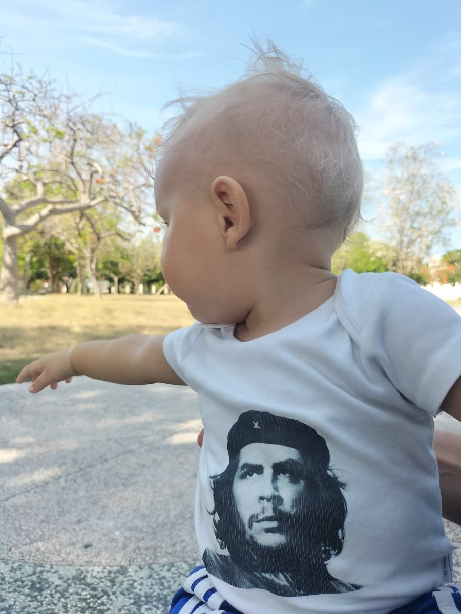 Los Hammer y Rubio pasan, la Revolución queda. Y los bebés, cuando crezcan, seguirán diciendo como el Che: ¡#NiUnTanticoAsí!
cubadebate.cu/especiales/202…
