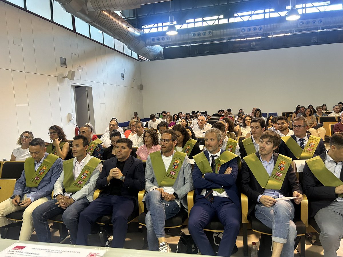 Acto de Graduación del Master Universitario en Investigación en Ciencias del Deporte

Acto de reconocimiento a los estudiantes de la 2ª Promoción de la <a href="/FACDEPORTEUCLM/">FAC. DEPORTE. UCLM</a> en su 25 aniversario 

Extraordinaria y emotiva celebración con dos generaciones diferentes de egresados