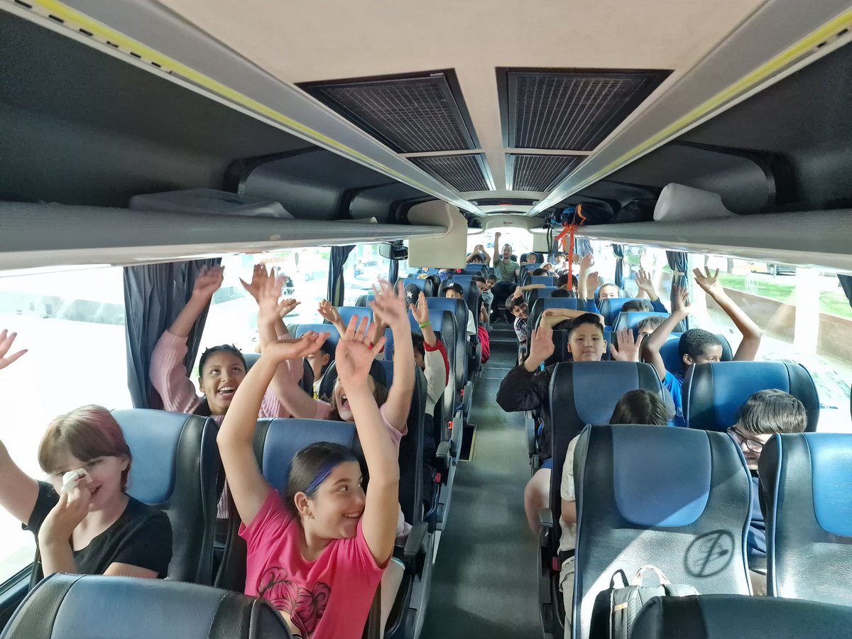 Comença el camí cap a l'aventura!. De camí cap a la casa de colònies #ElXaloc
#convivencia
#femequip
#gaudimdelanatura
#Aventura
#tempsdelleure