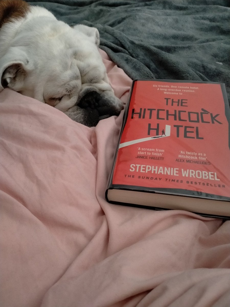 LoveBulldog's tweet photo. Long lie Mondays #stillreading #books #coffee ☕📚😴 https://t.co/aaKr6F9dGZ