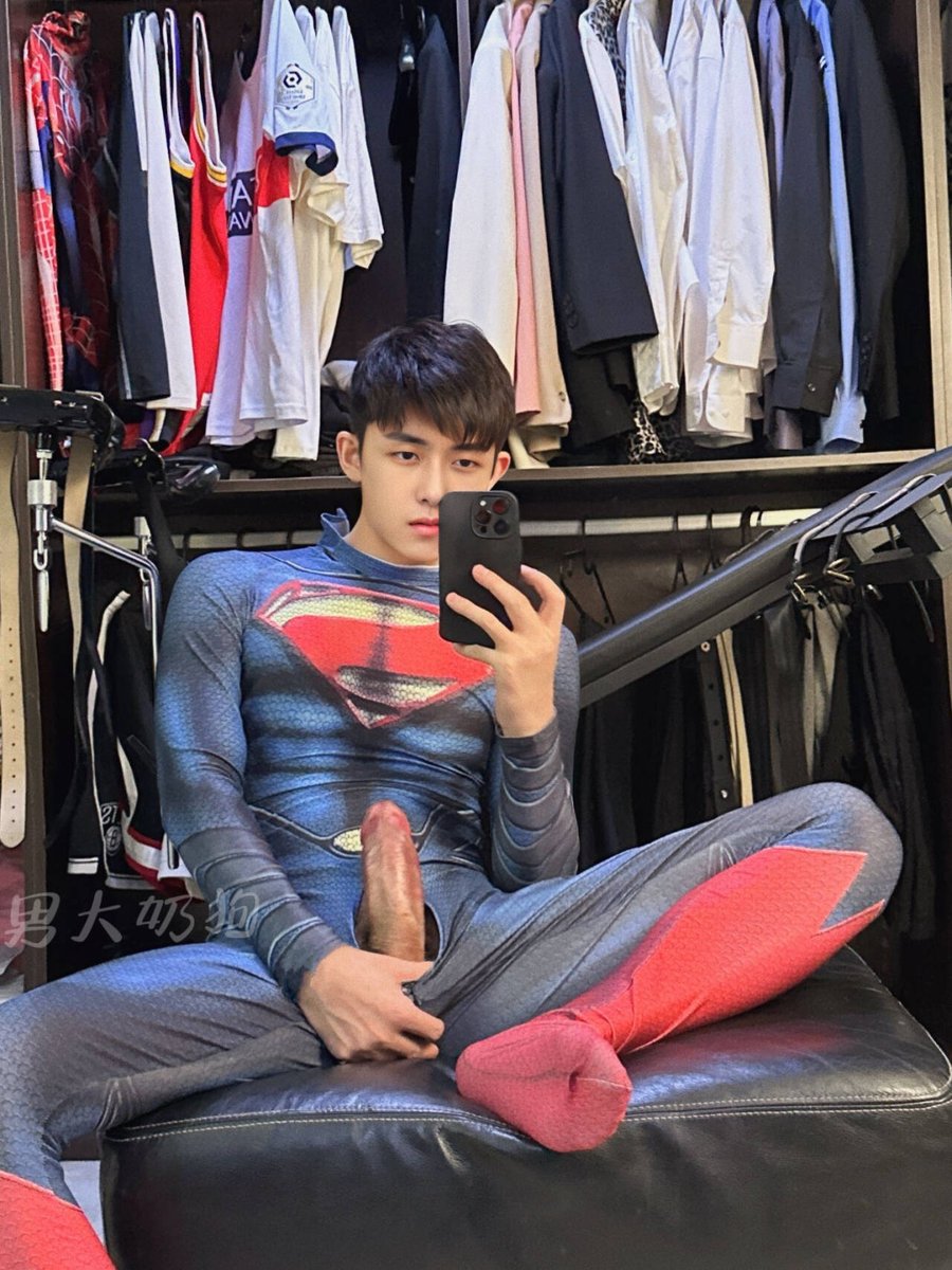 成熟年上骚哥哥来私约我，我想用大鸡吧狠抽你的嘴巴和骚逼羞辱你，喜欢反差下的释放！