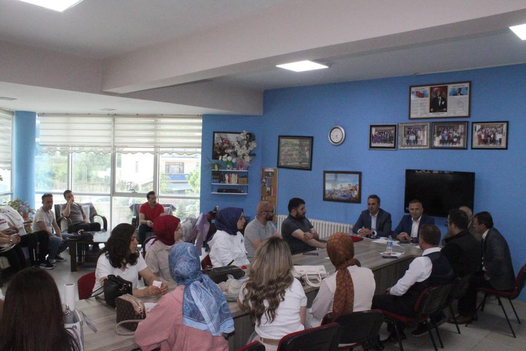KumruilceMem's tweet photo. 📌İlçe Milli Eğitim Müdürümüz Suat EVİN, Şube Müdürlerimiz Bülent YILMAZ ve Muhsin KÜTÜK ile birlikte, Şehit Yüksel Batır İlkokulumuzu  ziyaret ederek bayrak törenine katıldı. 
@tcmeb 
@Ordu_MEM 
@Yusuf__Tekin 
@mfvargeloglu 
@SuatEvin52 https://t.co/3H4nPJvzJ8
