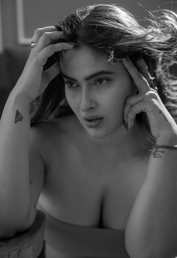 Gr3CoZtWgAAxO9X?format=jpg&name=900x900