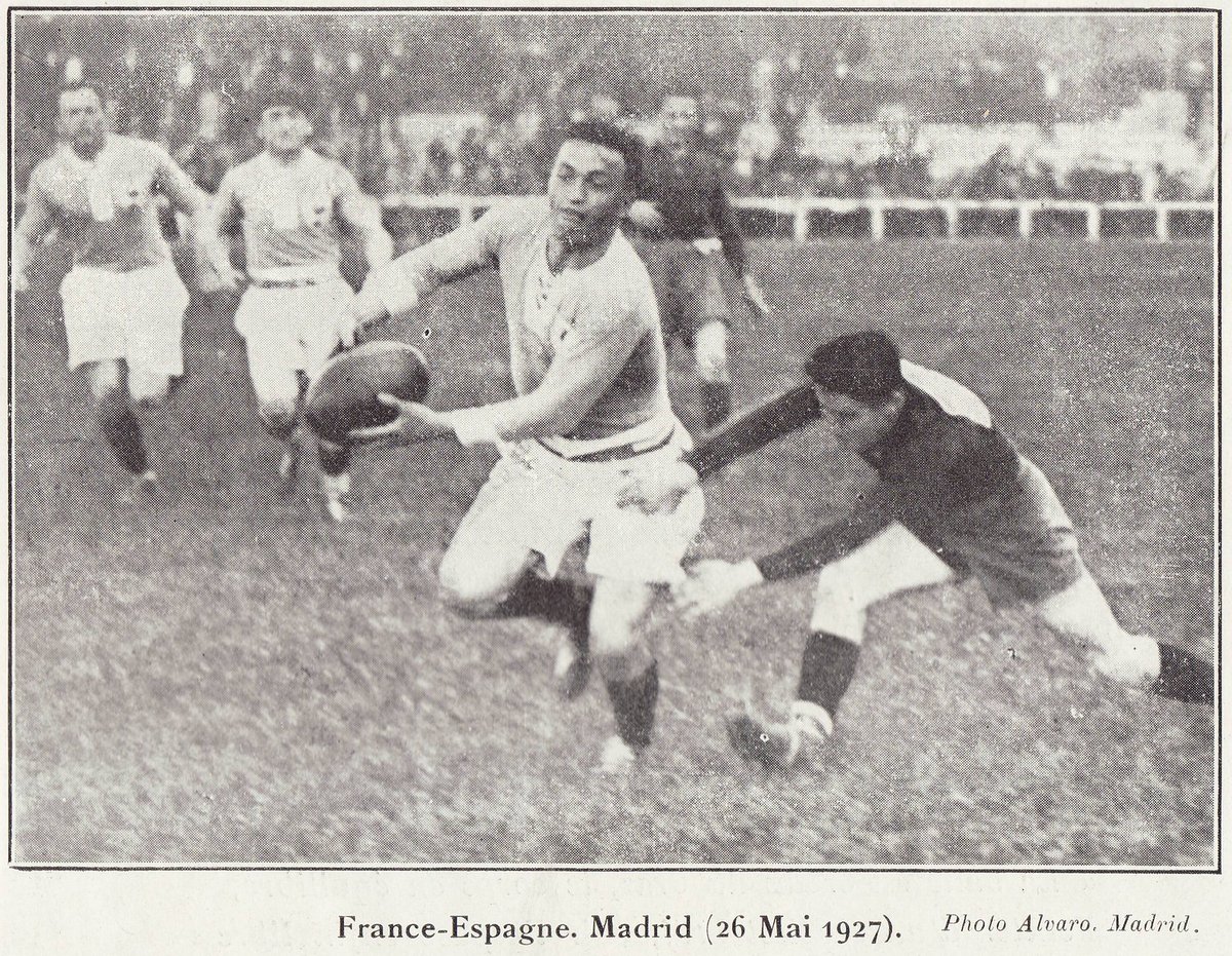 OTD 26 mai 1927 l'Espagne joue son premier match international contre la 🇫🇷 à Madrid, emmenée par A.Behotehuy et Yves du Manoir (📷)

Pas un test officiel car le rugby 🇪🇸 n'est pas encore unifié: la FER est créée en 1928 par la fusion des fédés concurrentes de Barcelone et Madrid