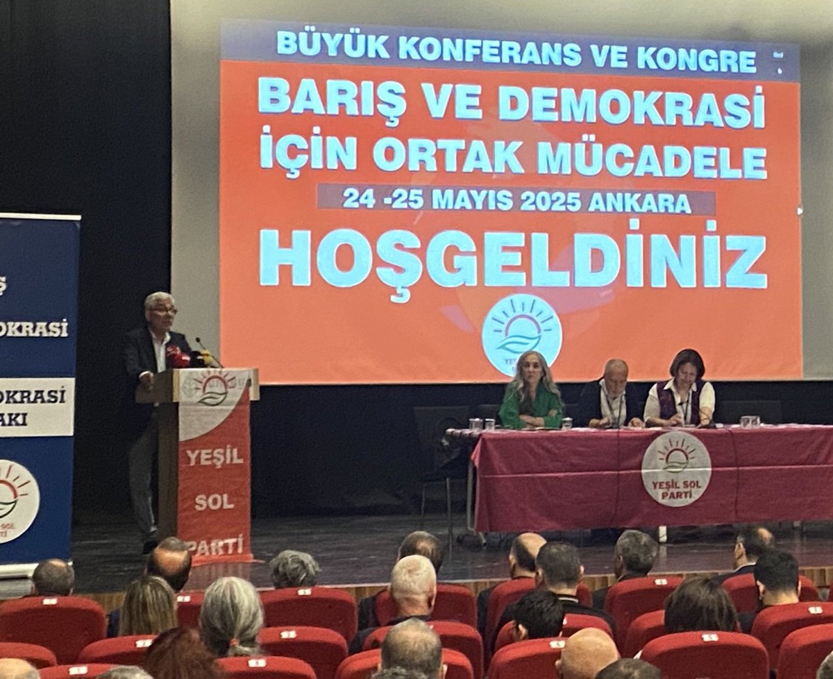 24-25 Mayıs tarihlerinde Ankara'da toplanan Yeşil Sol Parti büyük konferansında eş sözcülüğe yeniden Didem Göçer ve Ahmet Asena seçildiler.
Eş sözcülerimizi ve görev alan diğer arkadaşlarımızı kutluyor, "Barış ve Demokrasi İçin Ortak Mücadele" yolunda hepimize kolaylık diliyoruz.