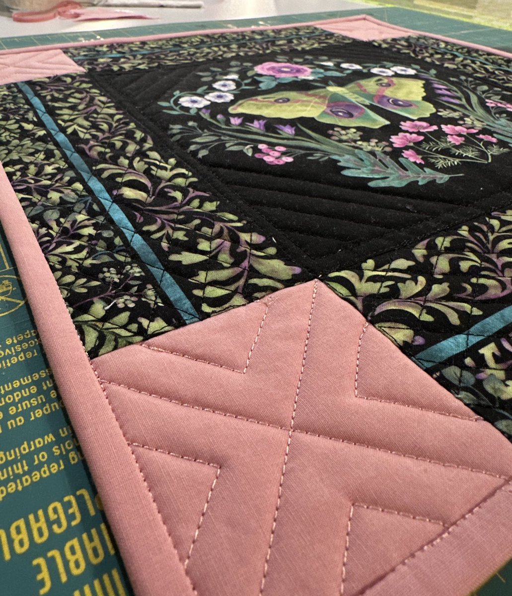 I stayed up late and finished a project in one night! ✨☁️

It’s a cute quilted wall hanging that’s going to go on an empty wall in my living area 💜