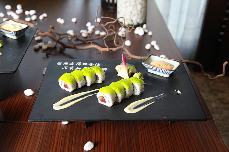 PopJapan2015's tweet photo. Sushi platter garnished with Wasabi paste. Sushi refers to prepared rice and meat, seafood and vegetables.

Photo credited to HippoPX

#Sushi #japan https://t.co/hB0KzSJXC9