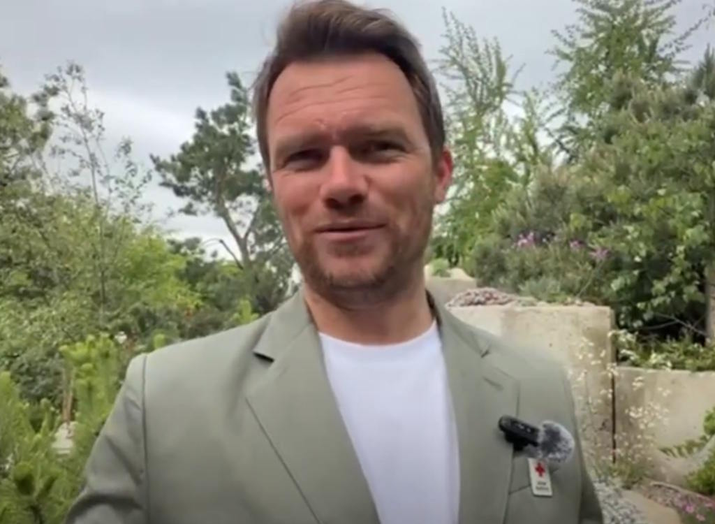 .<a href="/Kenthegardener/">Ken Crowther</a>  talks to garden designer, Tom Bannister <a href="/TommyWellies/">Tom Bannister Studio</a>  about the <a href="/BritishRedCross/">British Red Cross 🧡</a> garden at the #ChelseaFlowerShow2025.

Watch online now 👉 bit.ly/4jnC6tP

#GardeningX #gardendesign #garden #gardeninglife